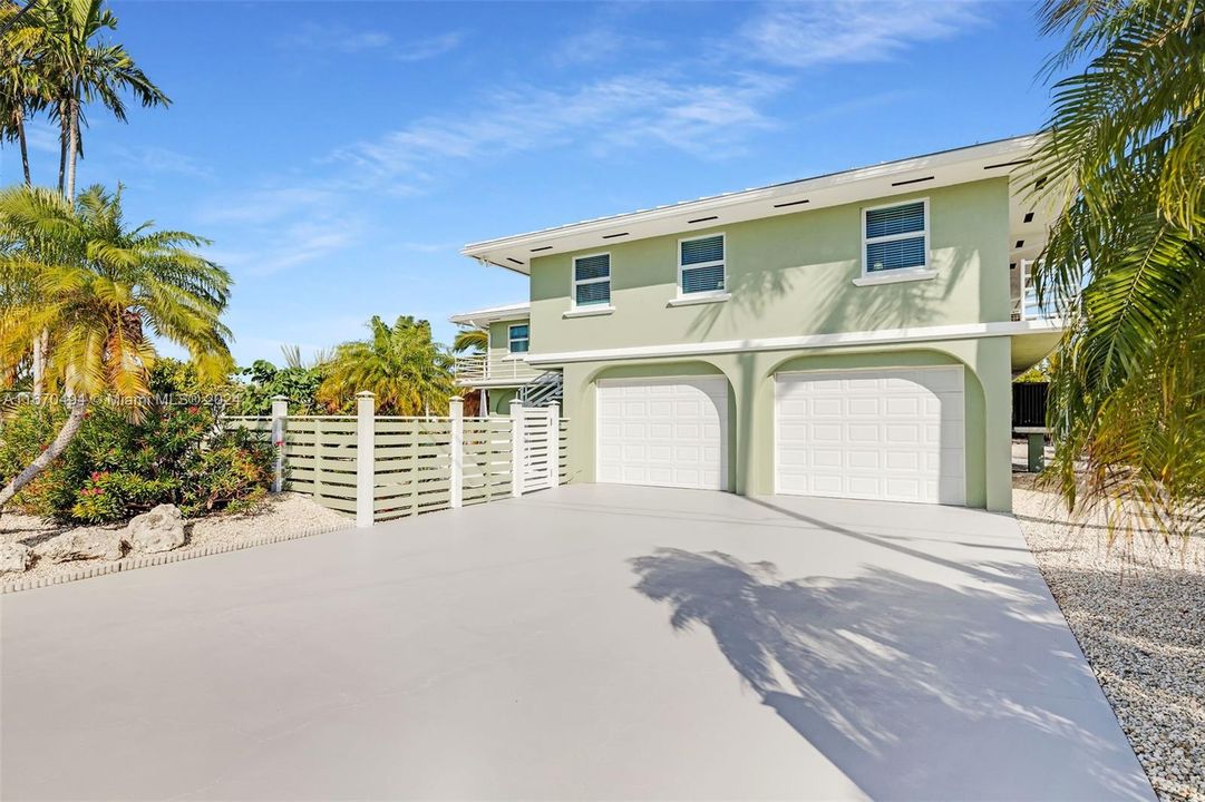 For Sale: $1,990,000 (3 beds, 2 baths, 1591 Square Feet)