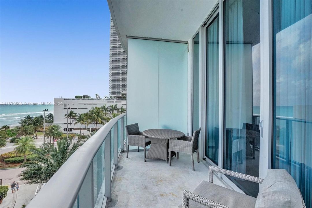 For Sale: $600,000 (1 beds, 1 baths, 802 Square Feet)