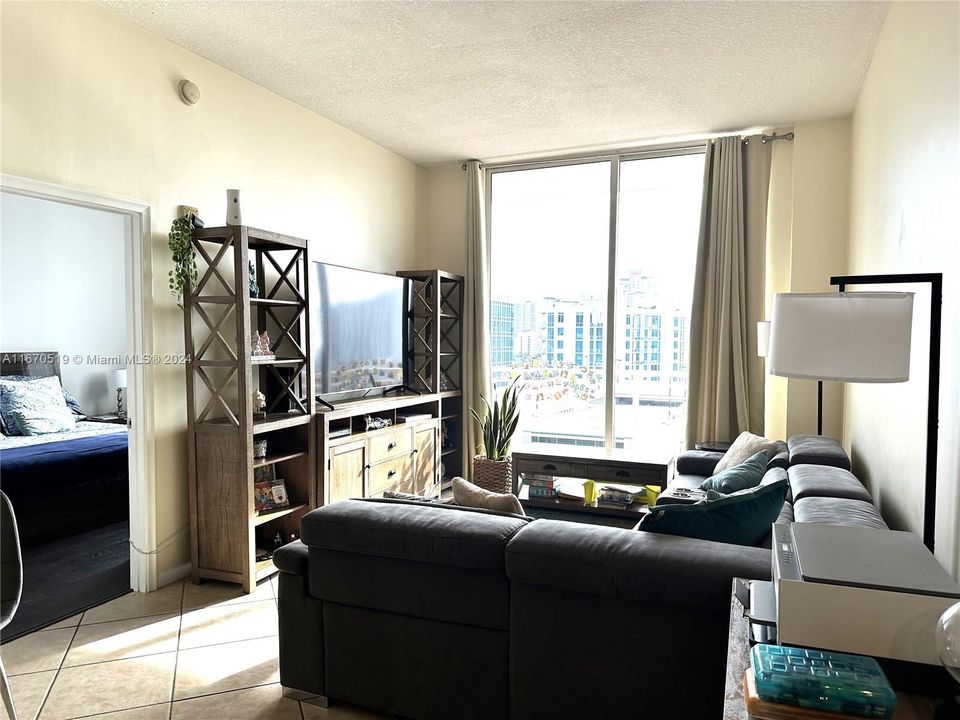 For Sale: $459,900 (2 beds, 2 baths, 1075 Square Feet)