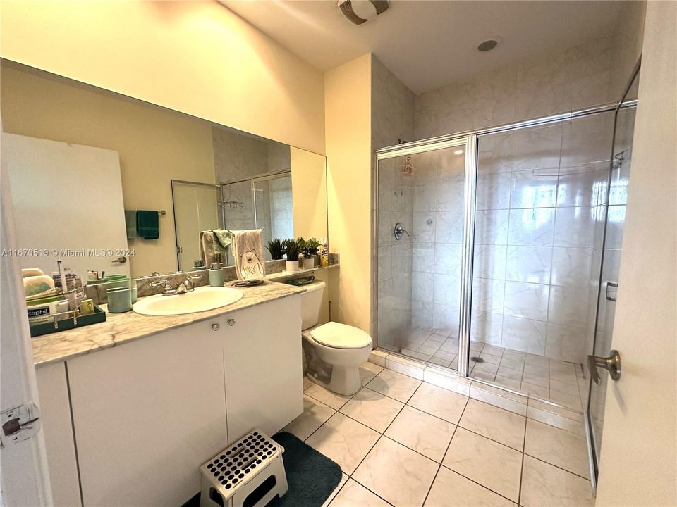 For Sale: $459,900 (2 beds, 2 baths, 1075 Square Feet)