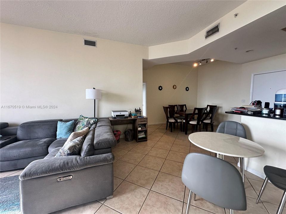 For Sale: $459,900 (2 beds, 2 baths, 1075 Square Feet)