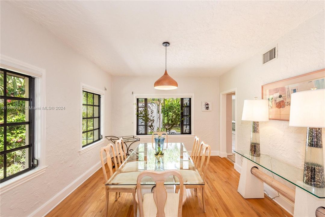 For Sale: $1,560,000 (2 beds, 2 baths, 1531 Square Feet)