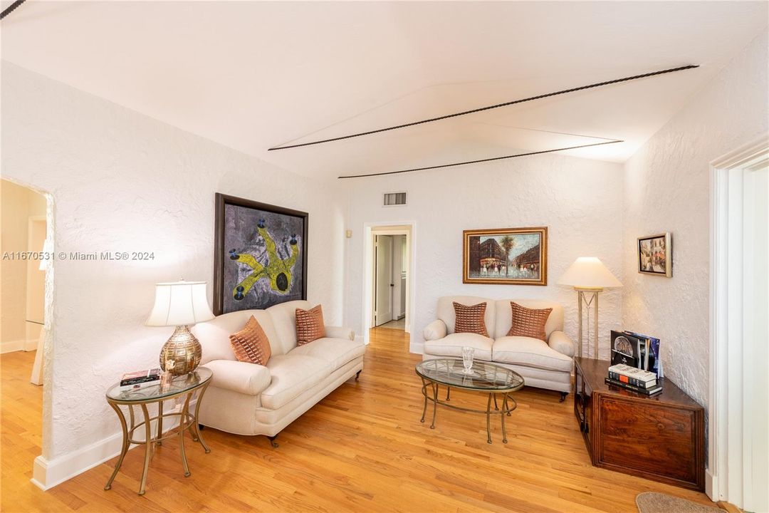 For Sale: $1,560,000 (2 beds, 2 baths, 1531 Square Feet)