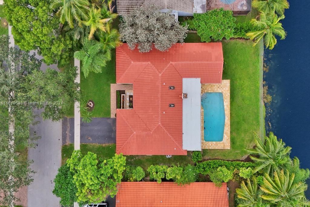 En Venta: $824,500 (4 camas, 2 baños, 2323 Pies cuadrados)