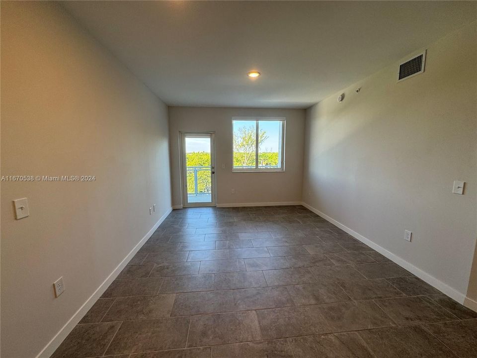 For Rent: $2,150 (1 beds, 1 baths, 777 Square Feet)