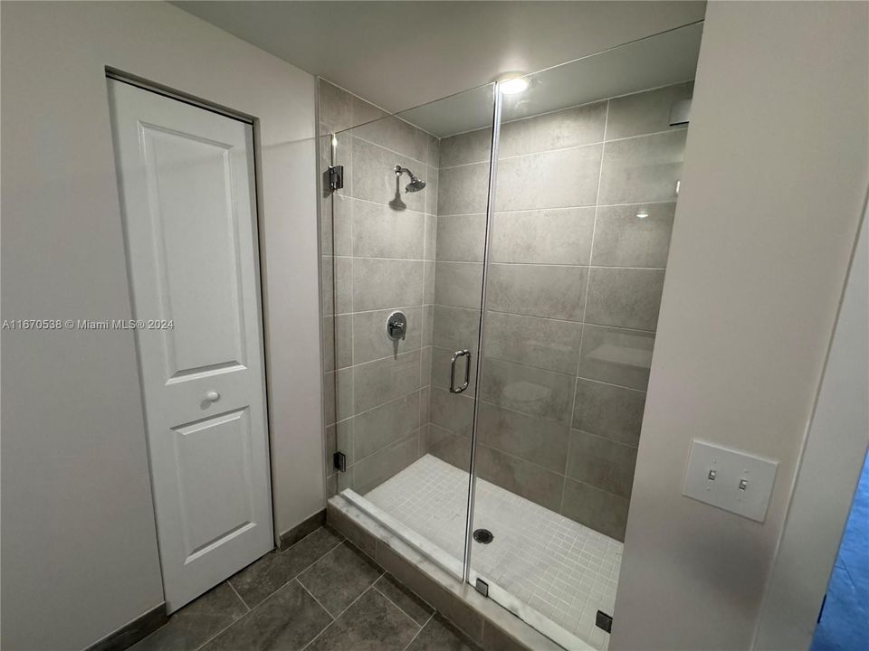 For Rent: $2,150 (1 beds, 1 baths, 777 Square Feet)