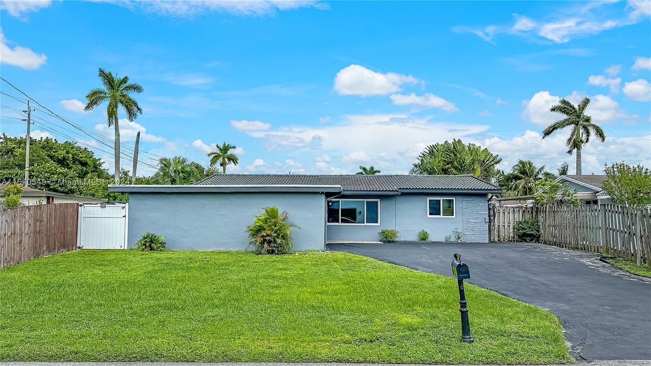 For Sale: $615,000 (4 beds, 2 baths, 1150 Square Feet)