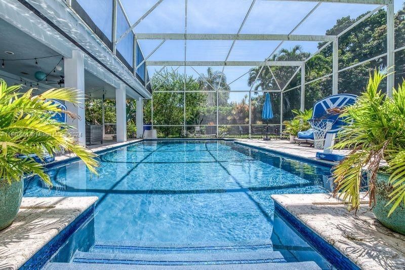 En Venta: $2,499,000 (5 camas, 4 baños, 3847 Pies cuadrados)