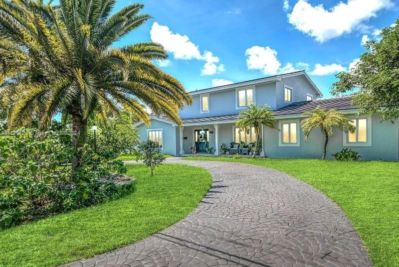 En Venta: $2,499,000 (5 camas, 4 baños, 3847 Pies cuadrados)