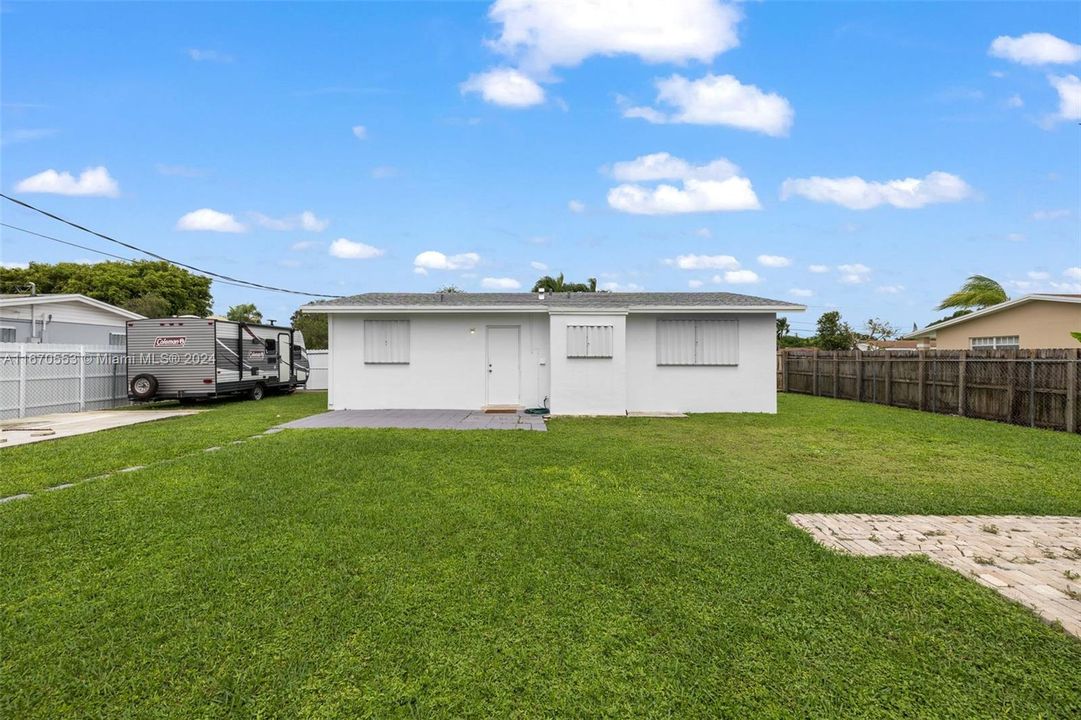 For Sale: $535,000 (3 beds, 2 baths, 1026 Square Feet)