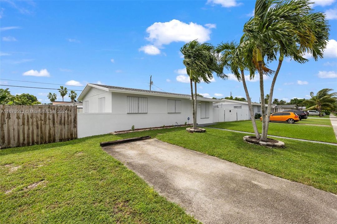 For Sale: $535,000 (3 beds, 2 baths, 1026 Square Feet)