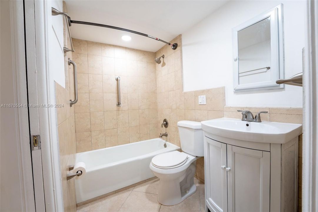 For Sale: $269,900 (1 beds, 1 baths, 560 Square Feet)