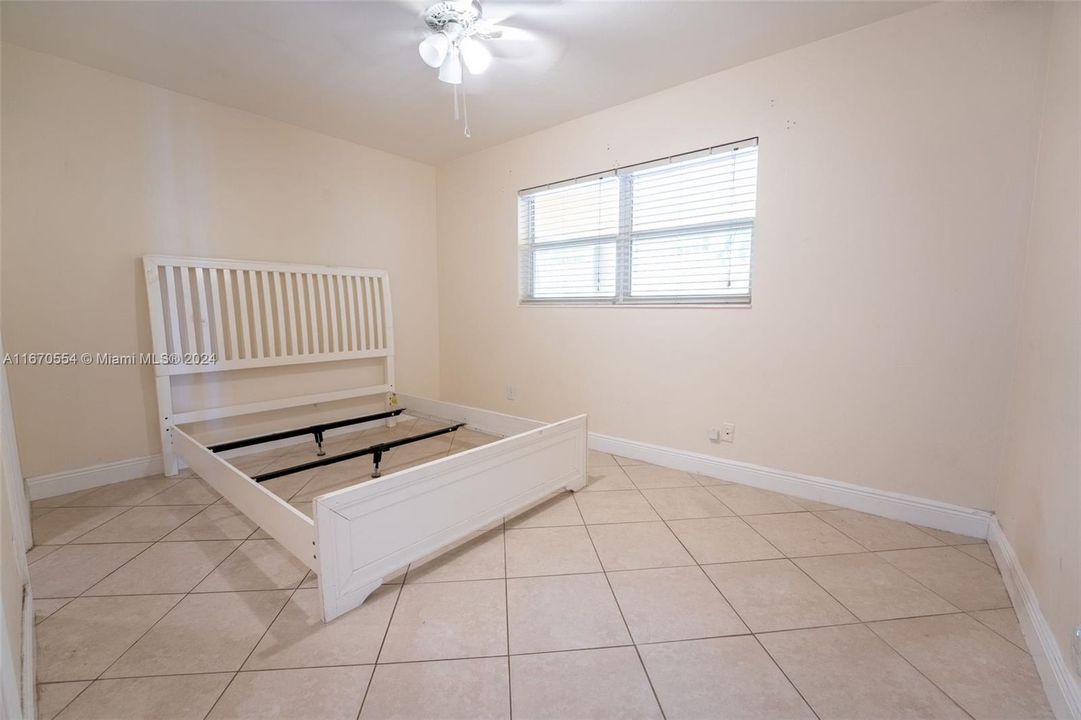 For Sale: $269,900 (1 beds, 1 baths, 560 Square Feet)