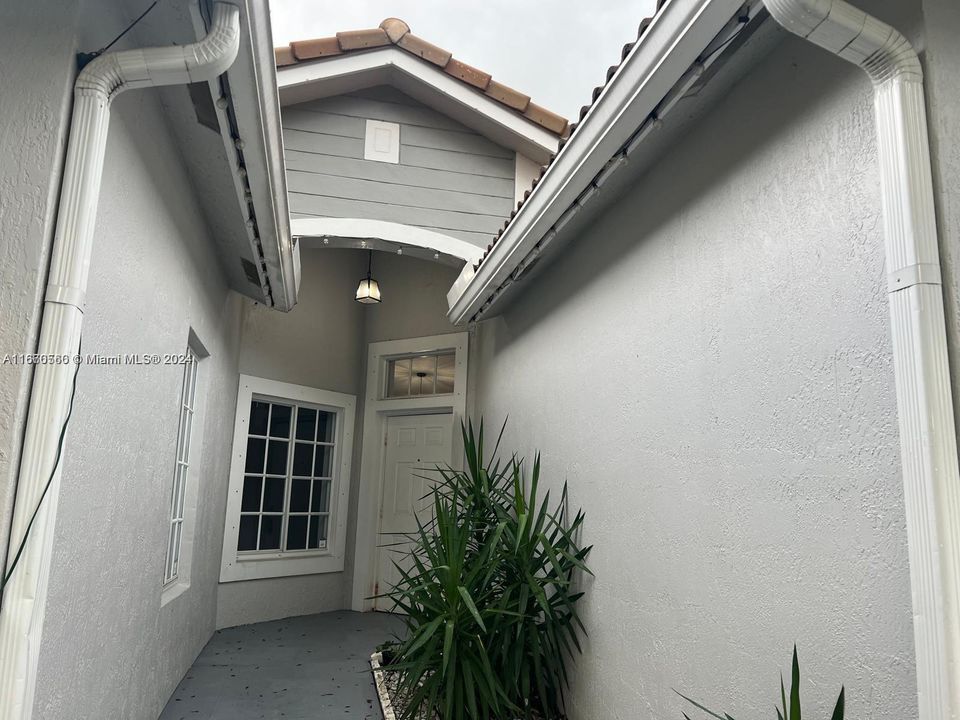 For Sale: $449,900 (3 beds, 2 baths, 1388 Square Feet)