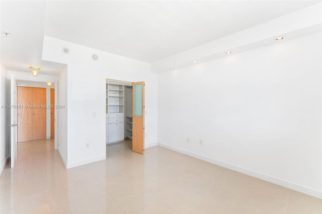 For Sale: $595,000 (2 beds, 2 baths, 1084 Square Feet)