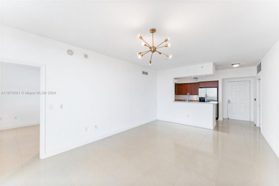 For Sale: $595,000 (2 beds, 2 baths, 1084 Square Feet)