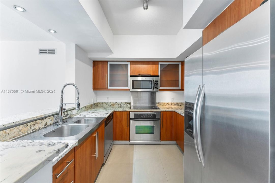 For Sale: $595,000 (2 beds, 2 baths, 1084 Square Feet)