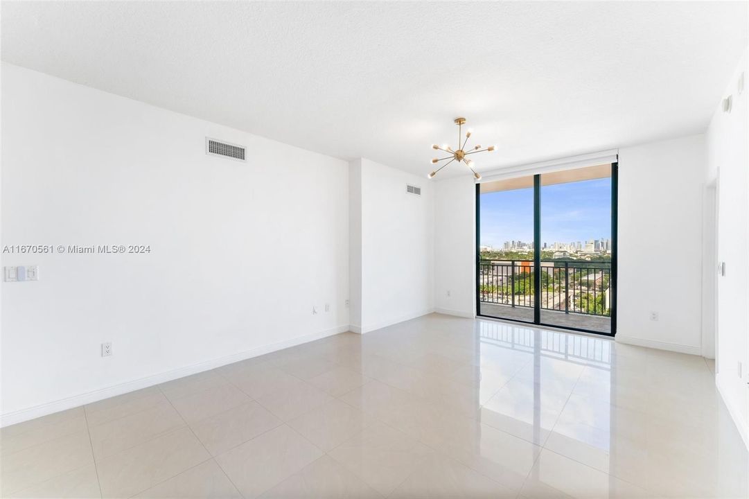 For Sale: $595,000 (2 beds, 2 baths, 1084 Square Feet)