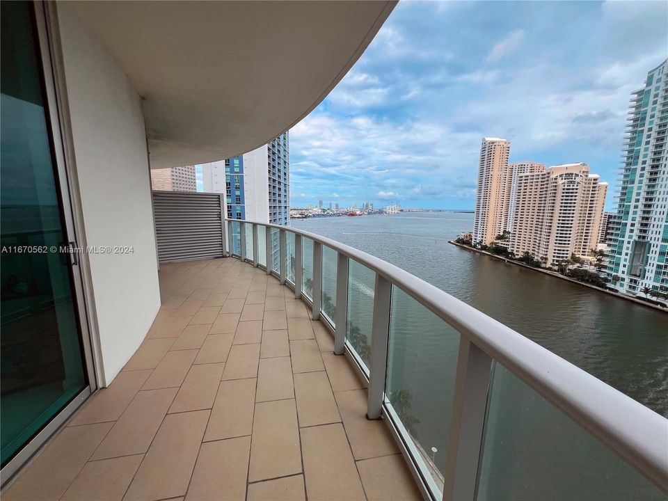 Недавно продано: $760,000 (2 спален, 2 ванн, 1091 Квадратных фут)