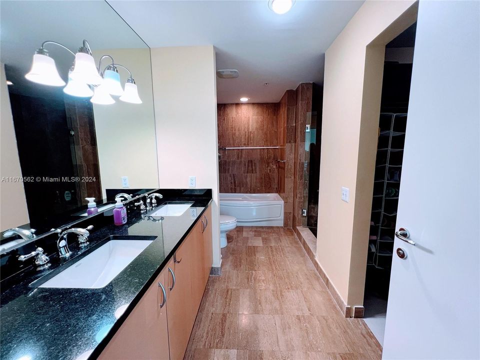 Недавно продано: $760,000 (2 спален, 2 ванн, 1091 Квадратных фут)