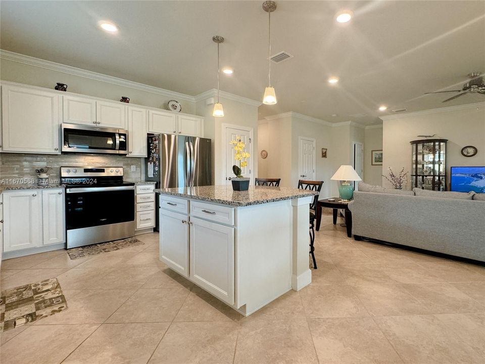 For Sale: $439,900 (3 beds, 2 baths, 1691 Square Feet)