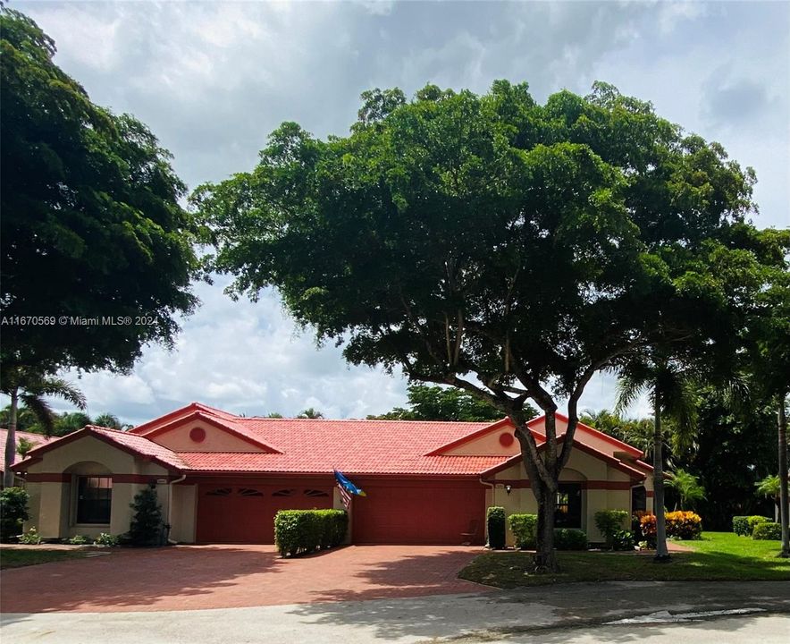 For Sale: $490,000 (3 beds, 2 baths, 1715 Square Feet)