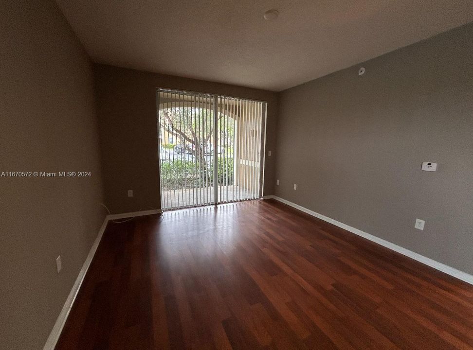 For Rent: $1,750 (1 beds, 1 baths, 691 Square Feet)