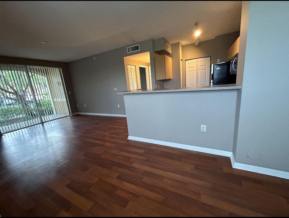 For Rent: $1,750 (1 beds, 1 baths, 691 Square Feet)