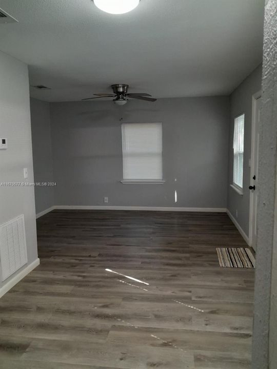 For Sale: $90,000 (2 beds, 1 baths, 738 Square Feet)