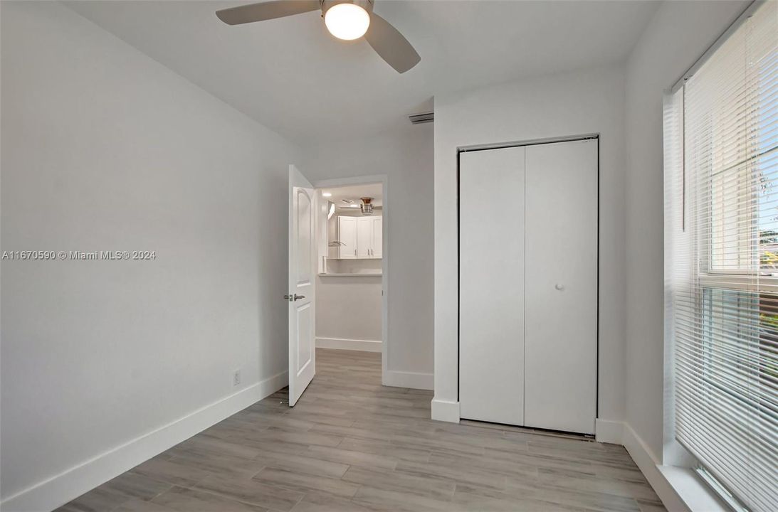 For Sale: $280,000 (2 beds, 2 baths, 908 Square Feet)