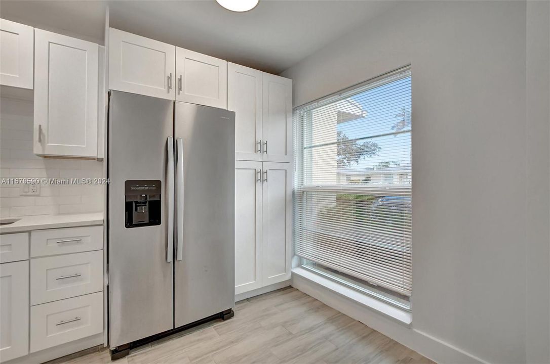 For Sale: $280,000 (2 beds, 2 baths, 908 Square Feet)