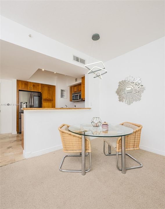 Active With Contract: $2,500 (1 beds, 1 baths, 920 Square Feet)