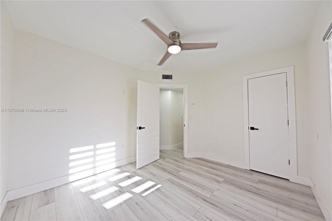 For Rent: $2,350 (2 beds, 1 baths, 725 Square Feet)