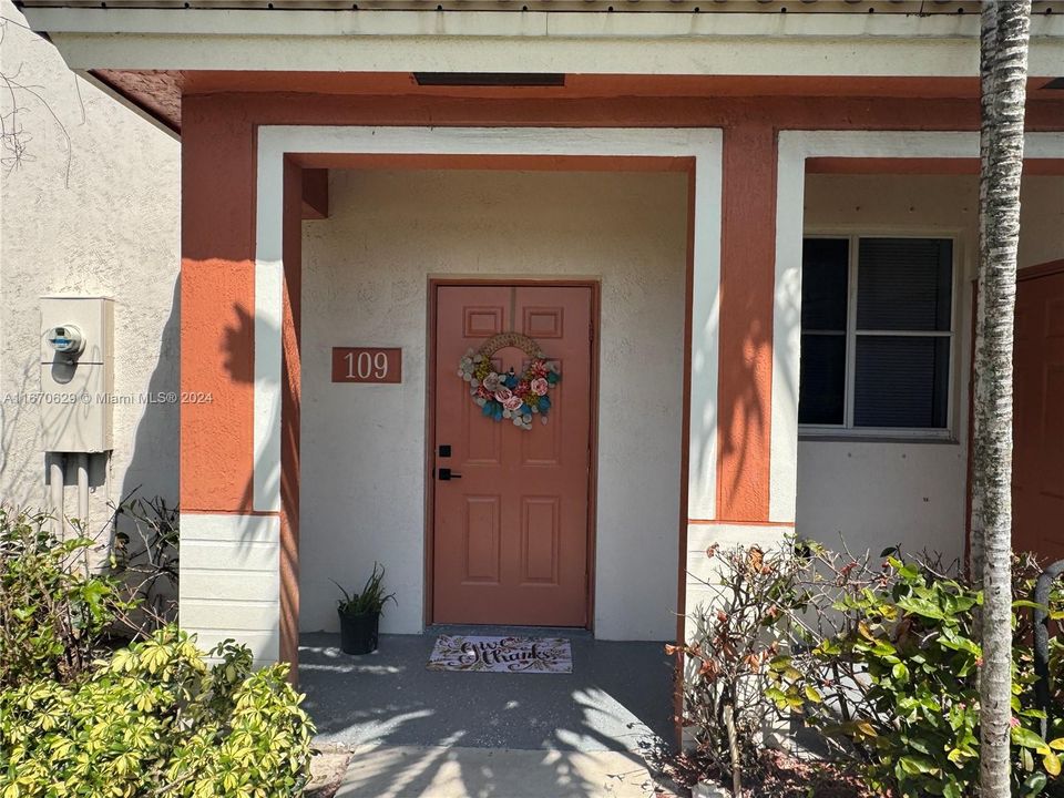 For Rent: $2,990 (3 beds, 2 baths, 1420 Square Feet)