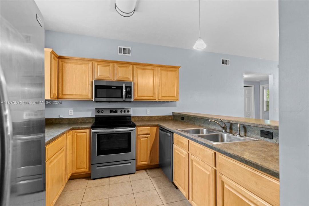 For Sale: $199,000 (2 beds, 2 baths, 1410 Square Feet)