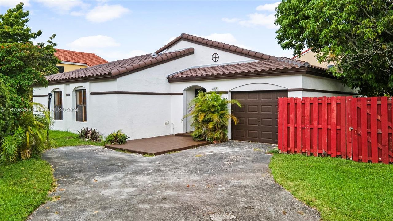 For Sale: $662,000 (3 beds, 2 baths, 1372 Square Feet)