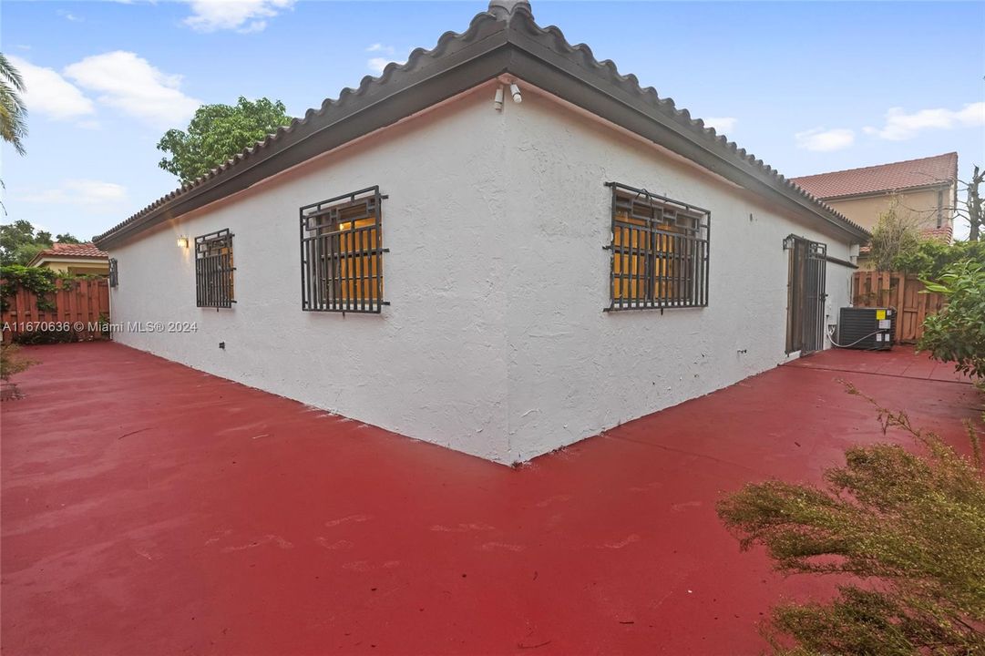 En Venta: $662,000 (3 camas, 2 baños, 1372 Pies cuadrados)