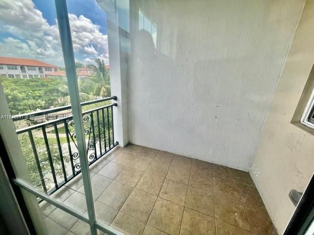 En Venta: $579,000 (3 camas, 3 baños, 2099 Pies cuadrados)