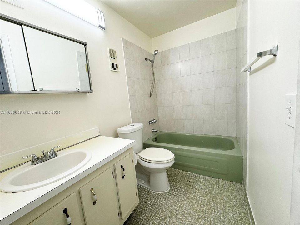 For Rent: $2,800 (3 beds, 2 baths, 1641 Square Feet)