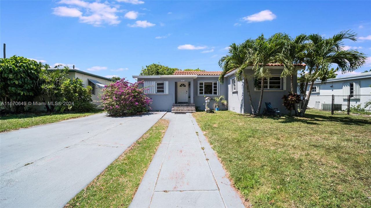 For Sale: $635,000 (2 beds, 2 baths, 1036 Square Feet)