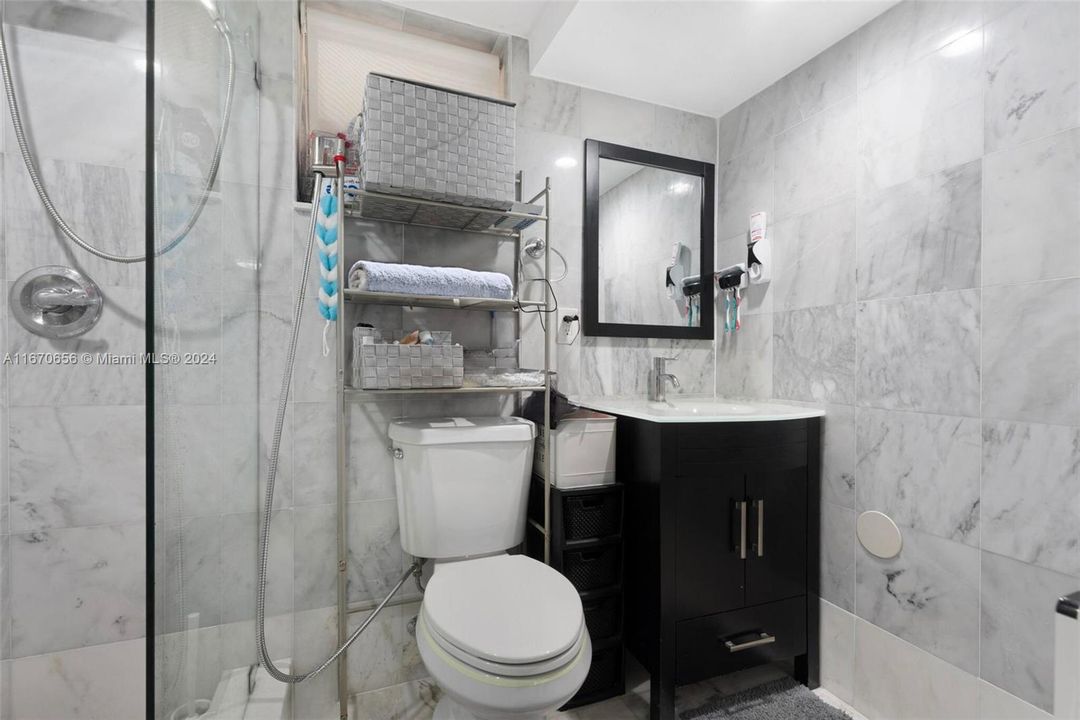 For Sale: $340,000 (2 beds, 2 baths, 968 Square Feet)