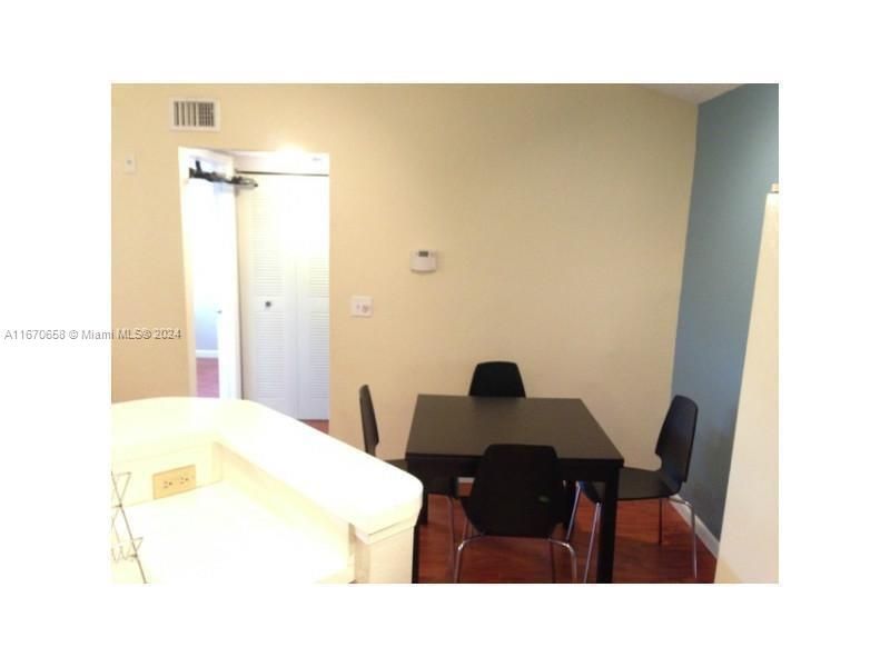 For Sale: $235,000 (1 beds, 1 baths, 743 Square Feet)