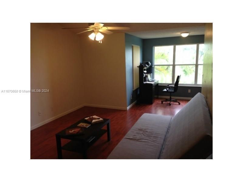 For Sale: $235,000 (1 beds, 1 baths, 743 Square Feet)