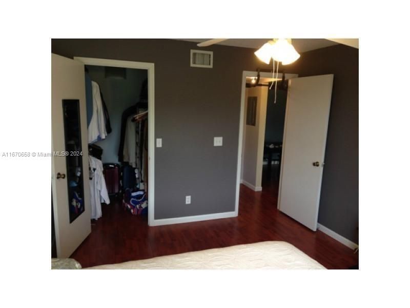 For Sale: $235,000 (1 beds, 1 baths, 743 Square Feet)