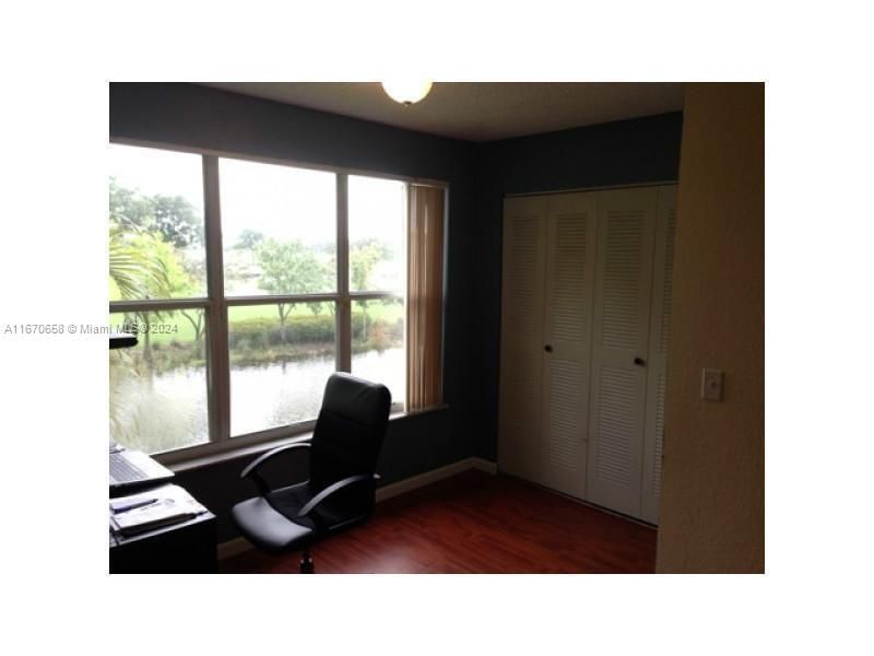 For Sale: $235,000 (1 beds, 1 baths, 743 Square Feet)