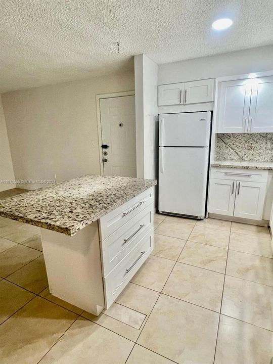 For Rent: $2,750 (3 beds, 2 baths, 1160 Square Feet)