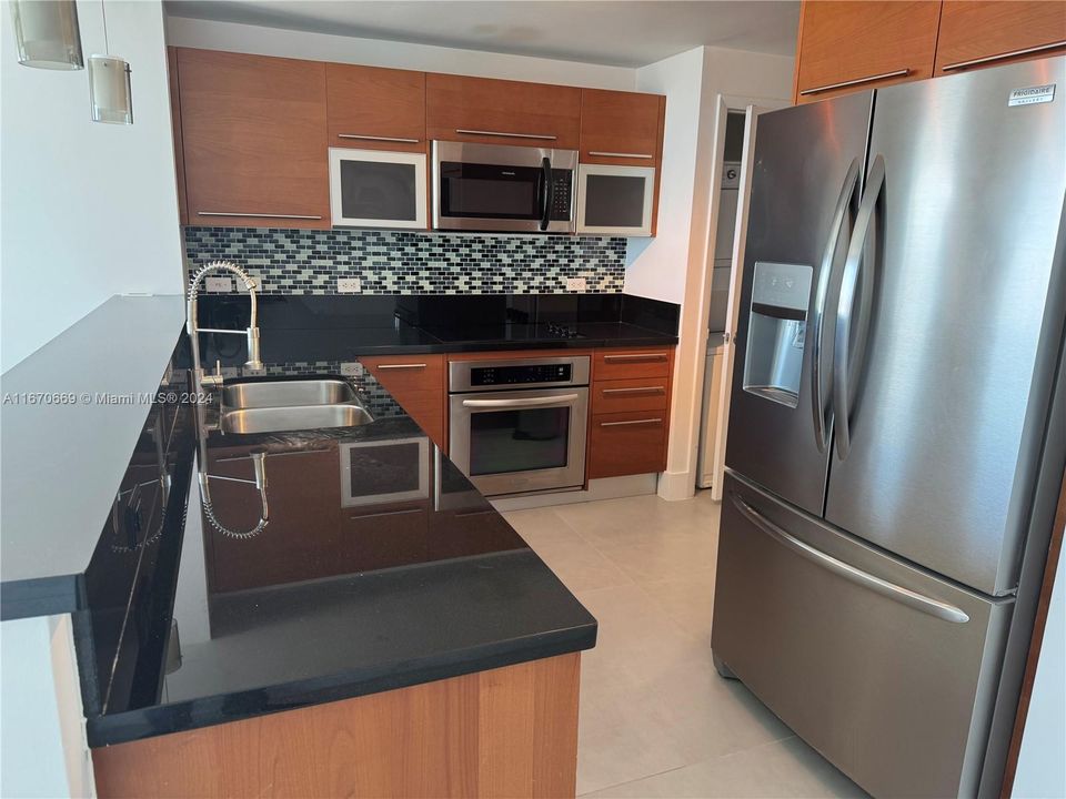 For Rent: $5,000 (2 beds, 2 baths, 1363 Square Feet)