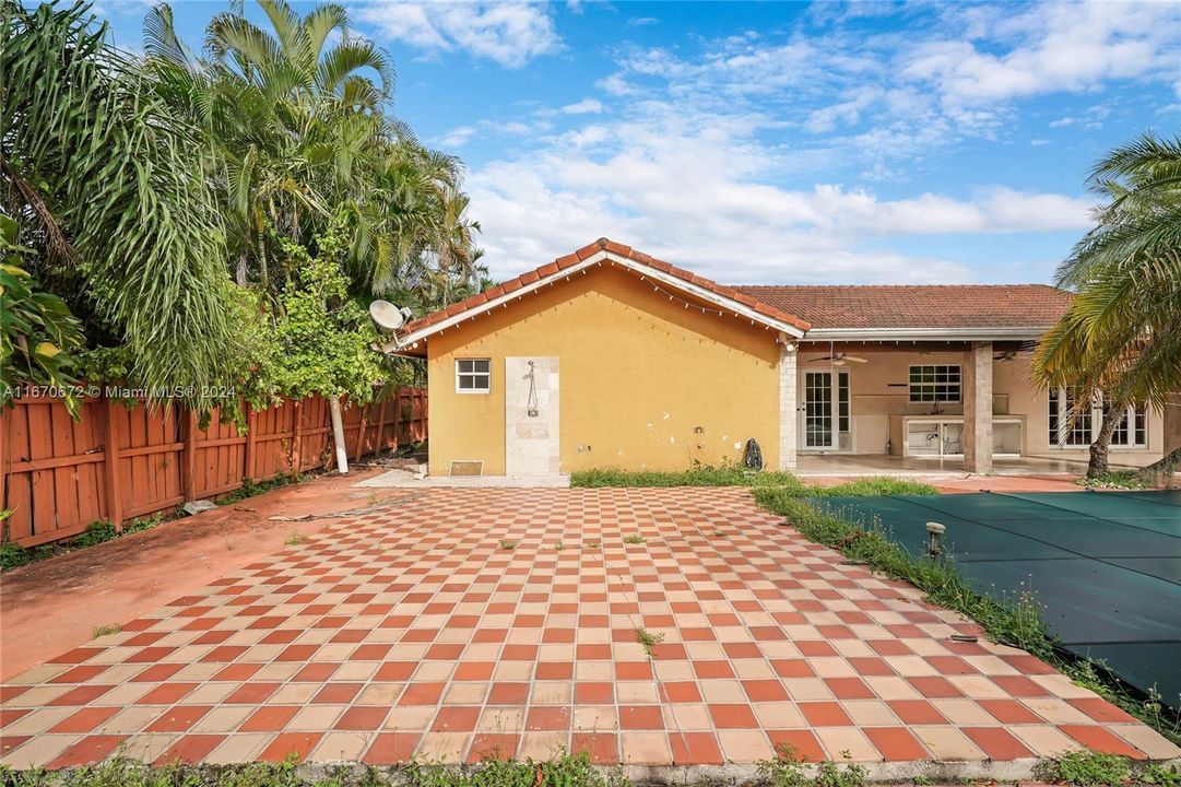 En Venta: $625,000 (4 camas, 2 baños, 2245 Pies cuadrados)