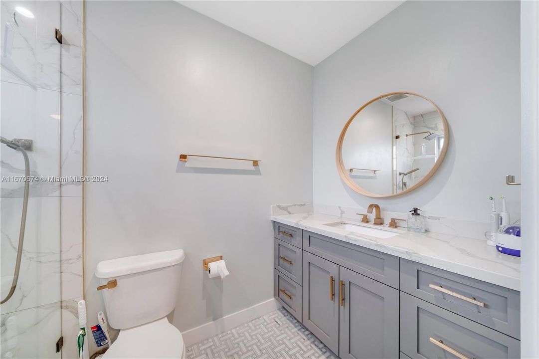 For Sale: $325,000 (2 beds, 2 baths, 945 Square Feet)