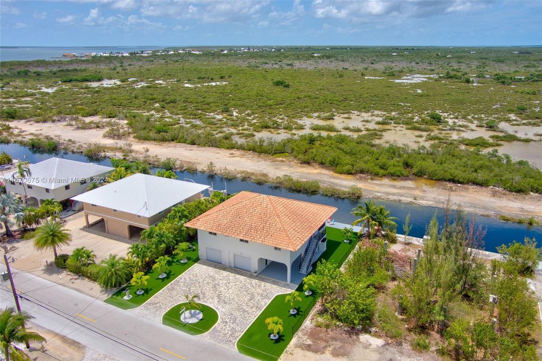 For Sale: $1,625,000 (3 beds, 2 baths, 1592 Square Feet)